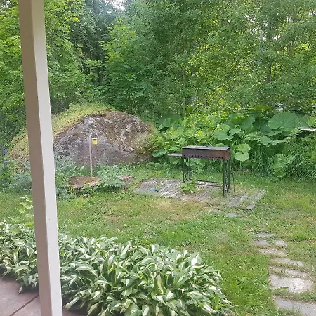 Huvilat Pyhtaeae Garden *